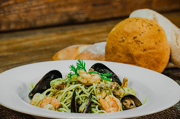 Spaghetti con Mariscos al Pesto